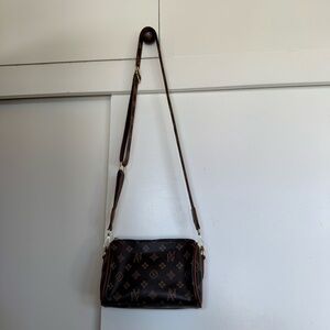 Elegant Brown Designer Looking Crossbody Bag